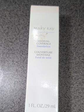 NWT Mary Kay Medium-Coverage Foundation - Bronze 600